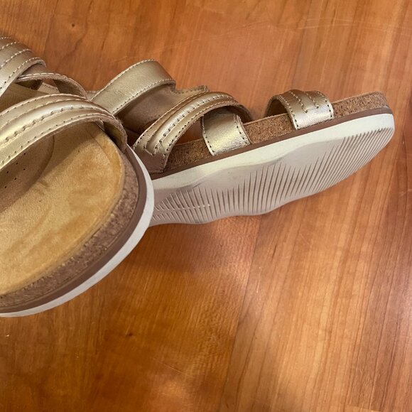 Clarks womens Brynn Ave Flat Sandal - Picture 9 of 9